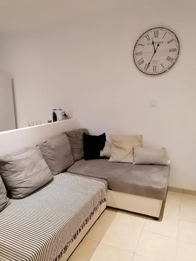 Appartement T2 Rez De Villa Proche Bord De Mer Le Pradet Francie