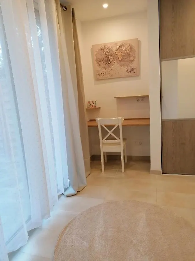 Appartement T2 Rez De Villa Proche Bord De Mer Le Pradet 0*,  Francie