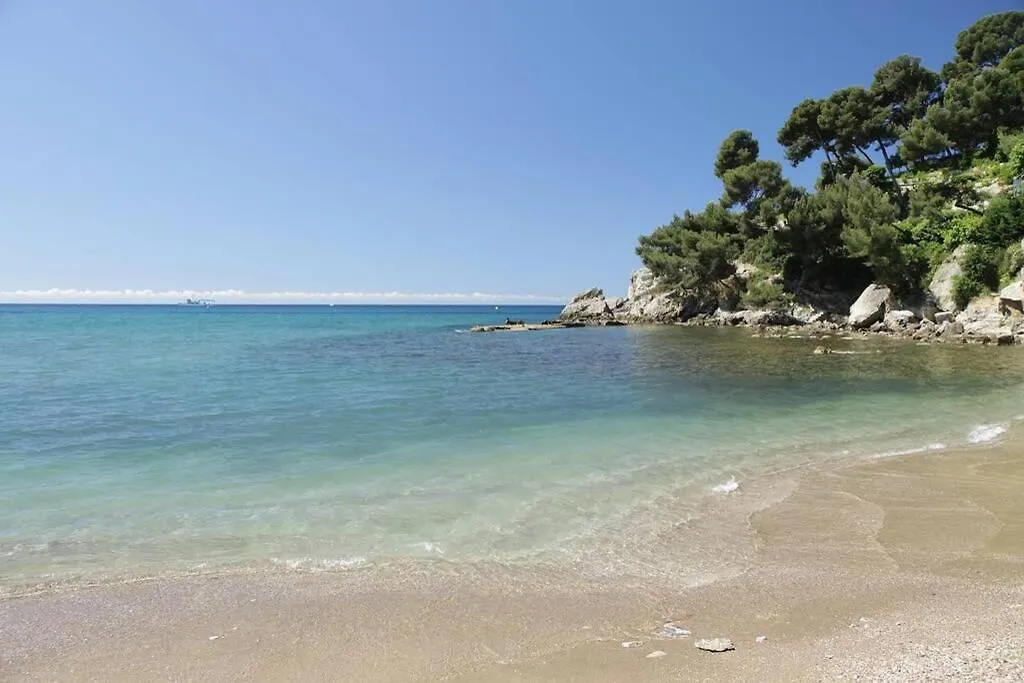 Appartement T2 Rez De Villa Proche Bord De Mer Le Pradet France