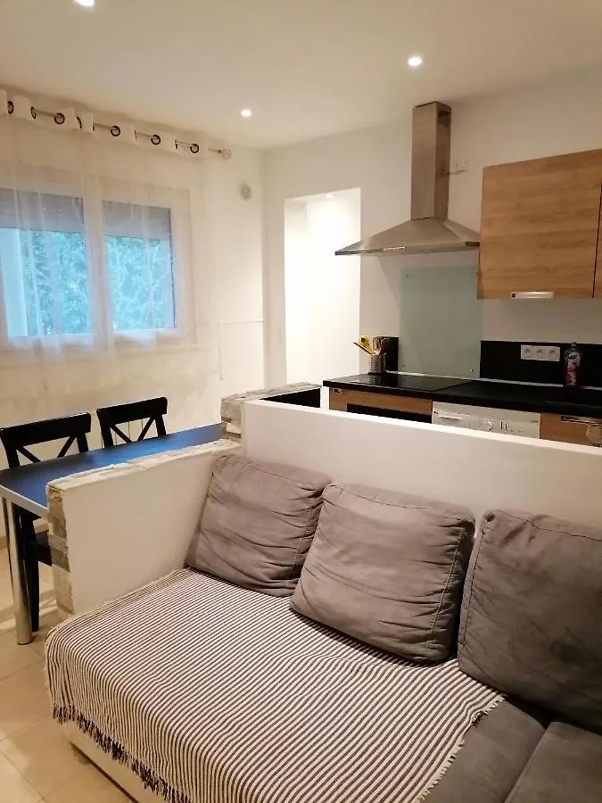 Appartement T2 Rez De Villa Proche Bord De Mer Le Pradet Apartment