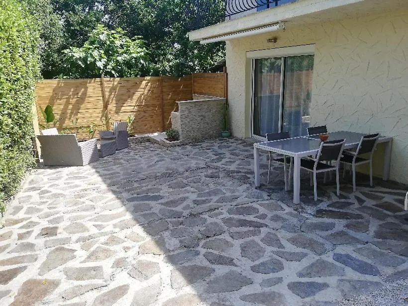 Appartement T2 Rez De Villa Proche Bord De Mer Le Pradet Apartment